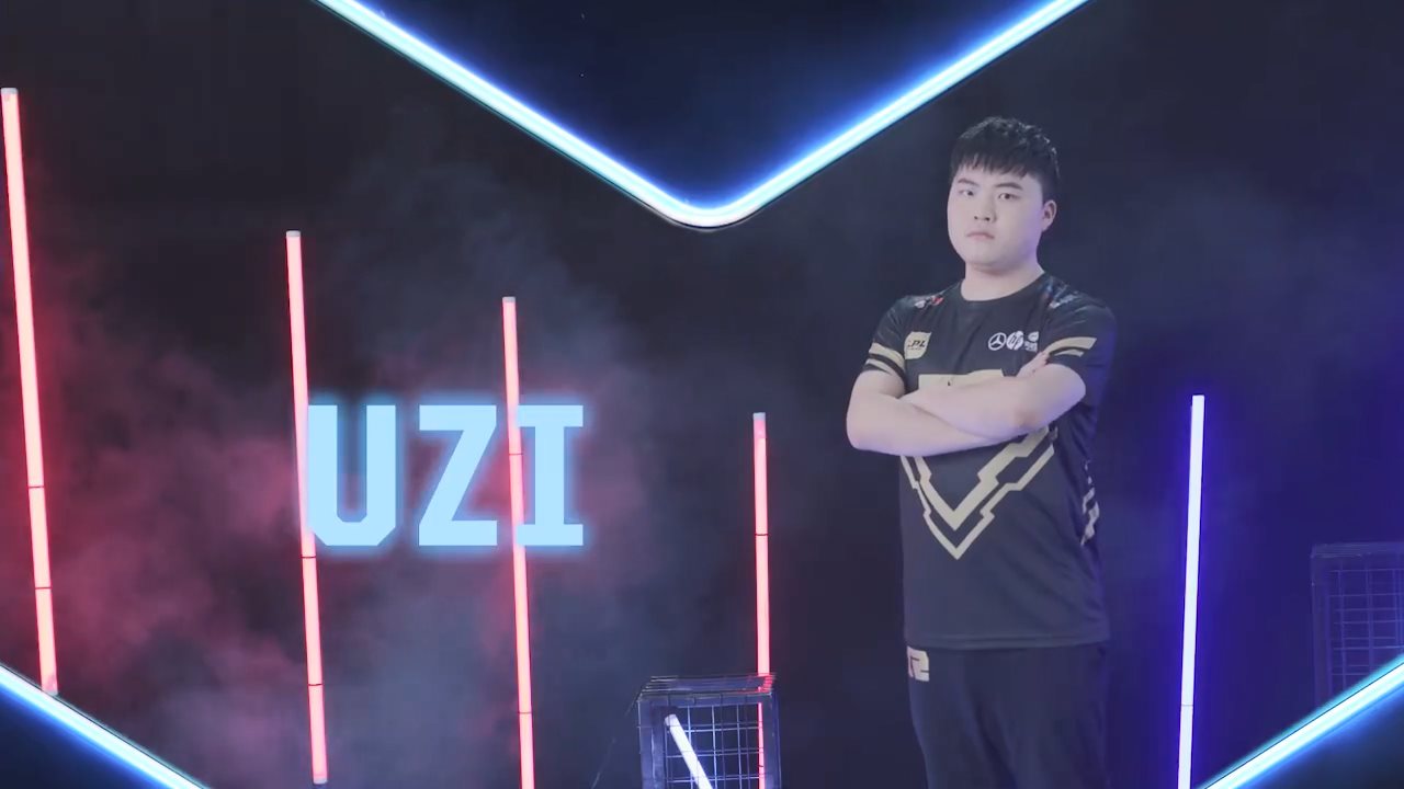 她从小便展 她从小便展